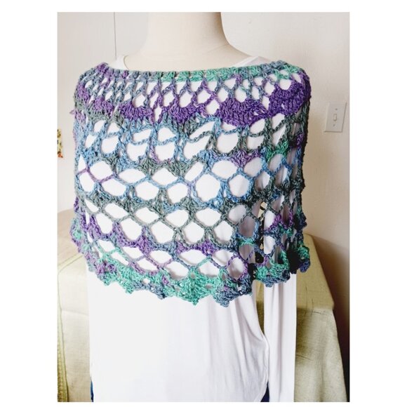 Crochet cotton lacy cape/shawl, Hand crocheted - Picture 3 of 4